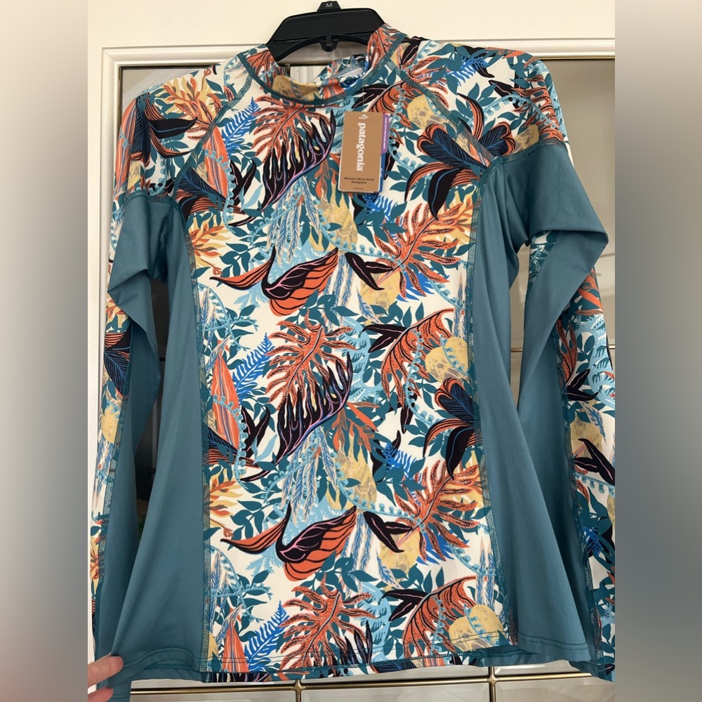 Patagonia NWT rash guard